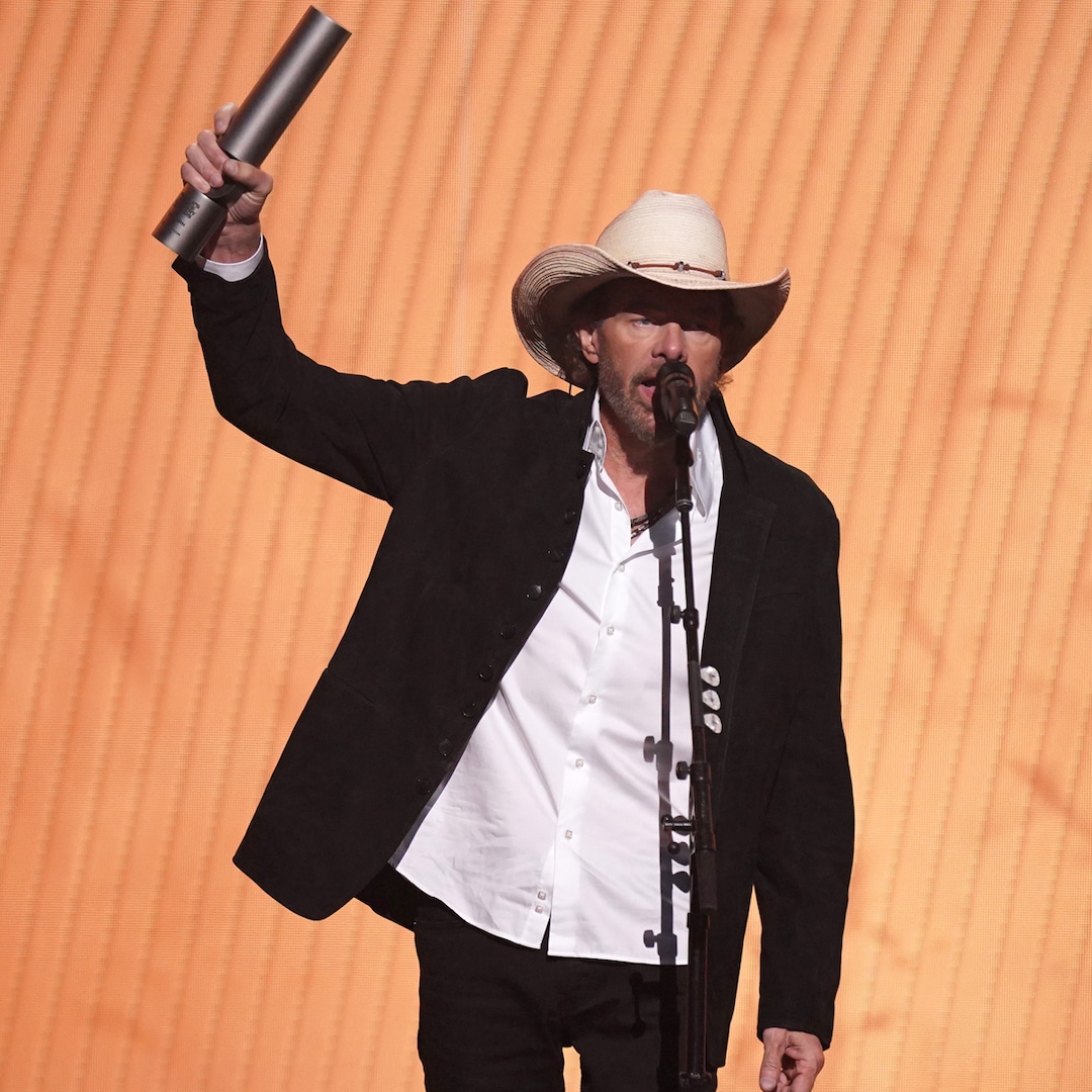 Toby Keith’s Emotional Country Icon Award Speech Ain’t Worth Missing Toby Keith’s Emotional Country Icon Award Speech Ain’t Worth Missing